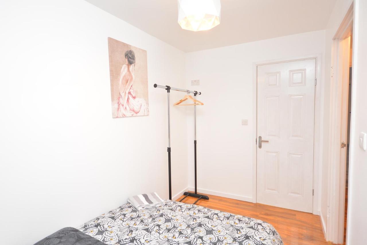 Newly Refurbished 3 Bedroom House Appartamento *