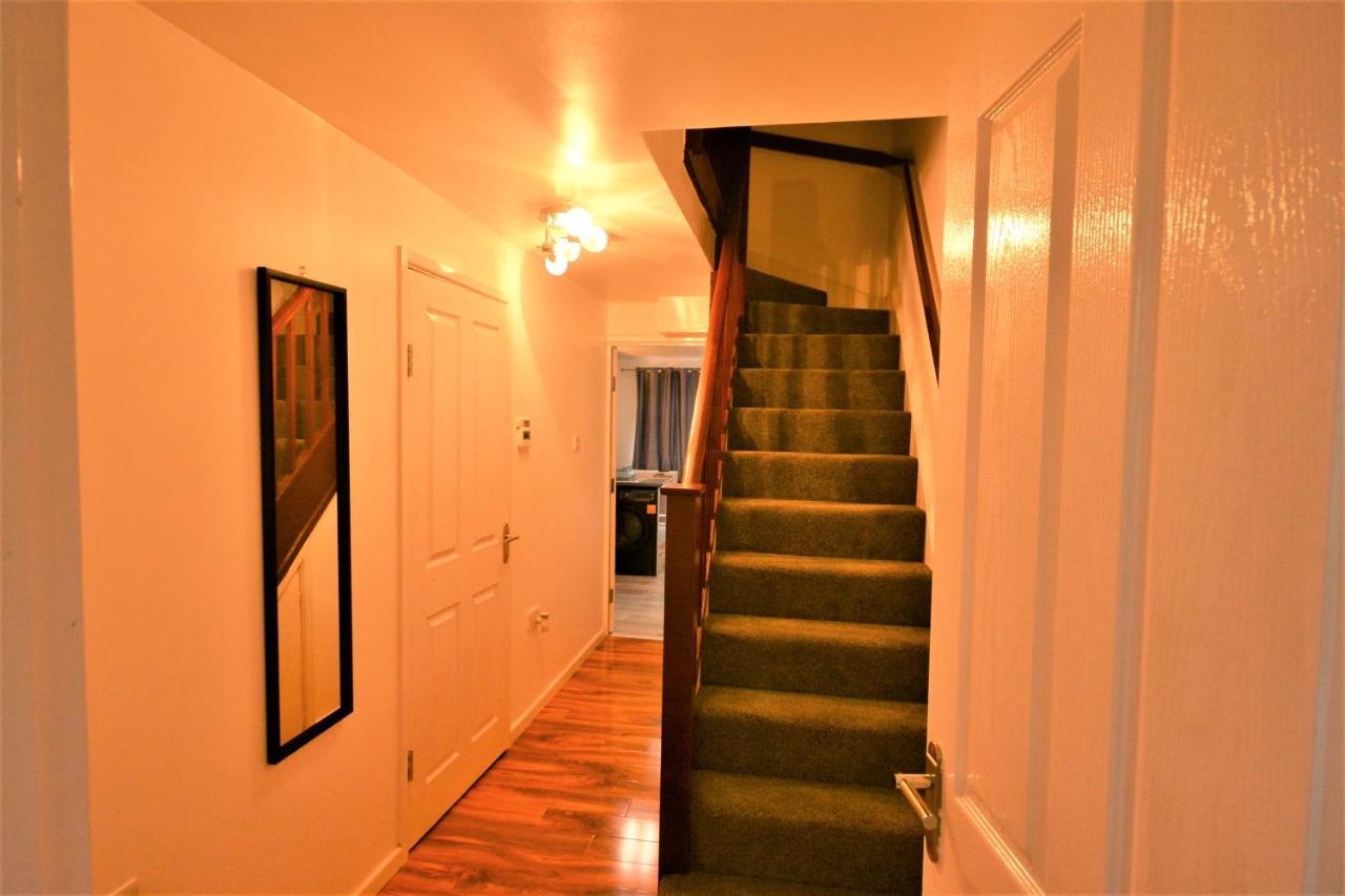Newly Refurbished 3 Bedroom House Appartamento
