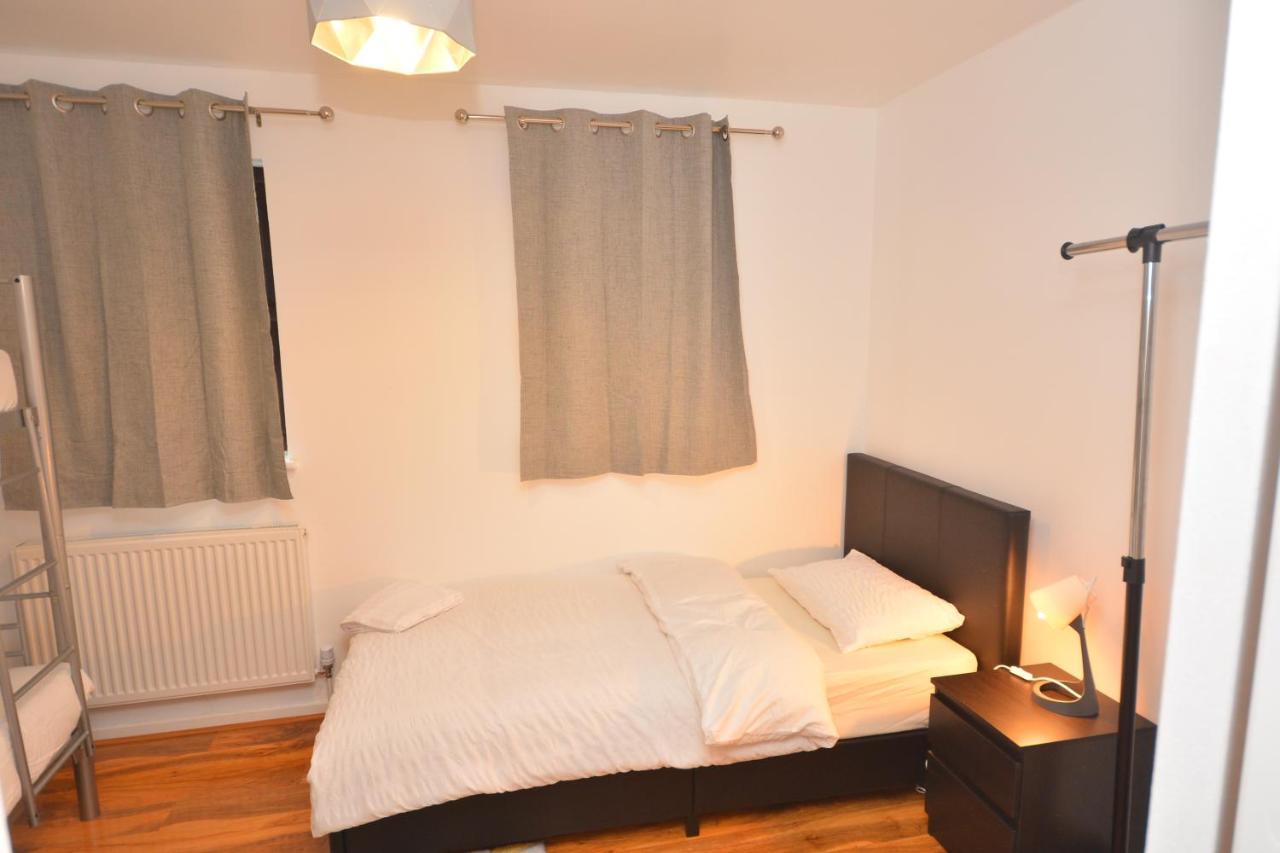Newly Refurbished 3 Bedroom House Londra